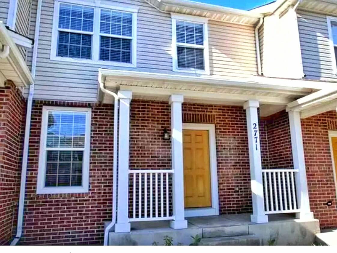 2 Bedroom 2.5 Bath Townhome - 2 Bedroom 2.5 Bath Townhome