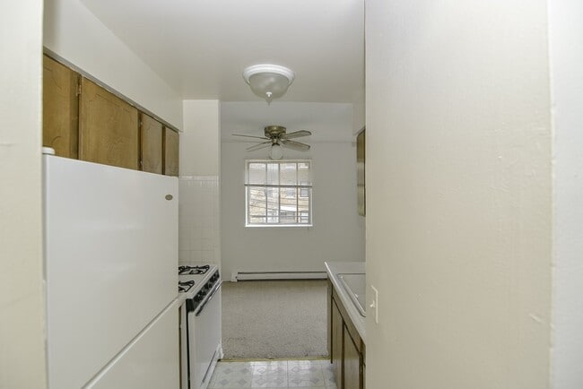 Building Photo - 535 W Aldine Ave