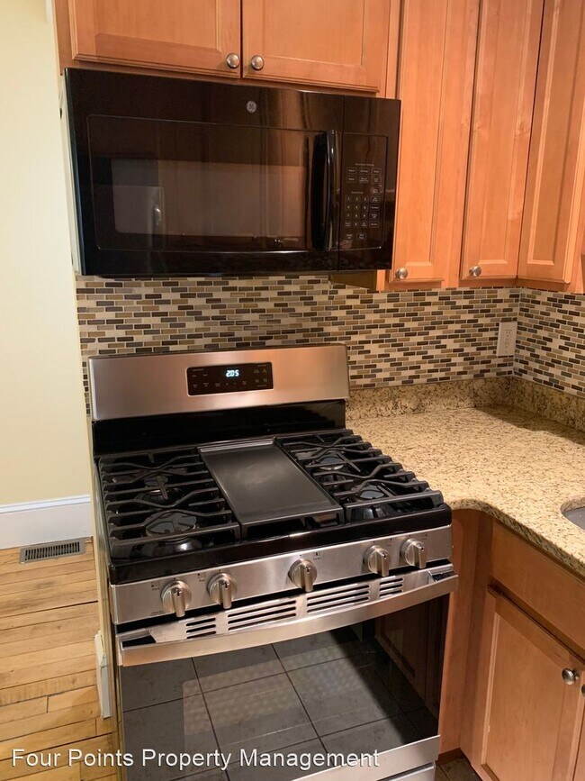 Foto del edificio - 3 br, 1 bath House - 30 Maple Ave
