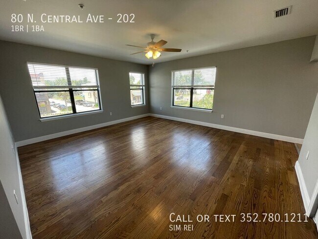 Building Photo - Downtown Umatilla 1/1 Upper Apartment