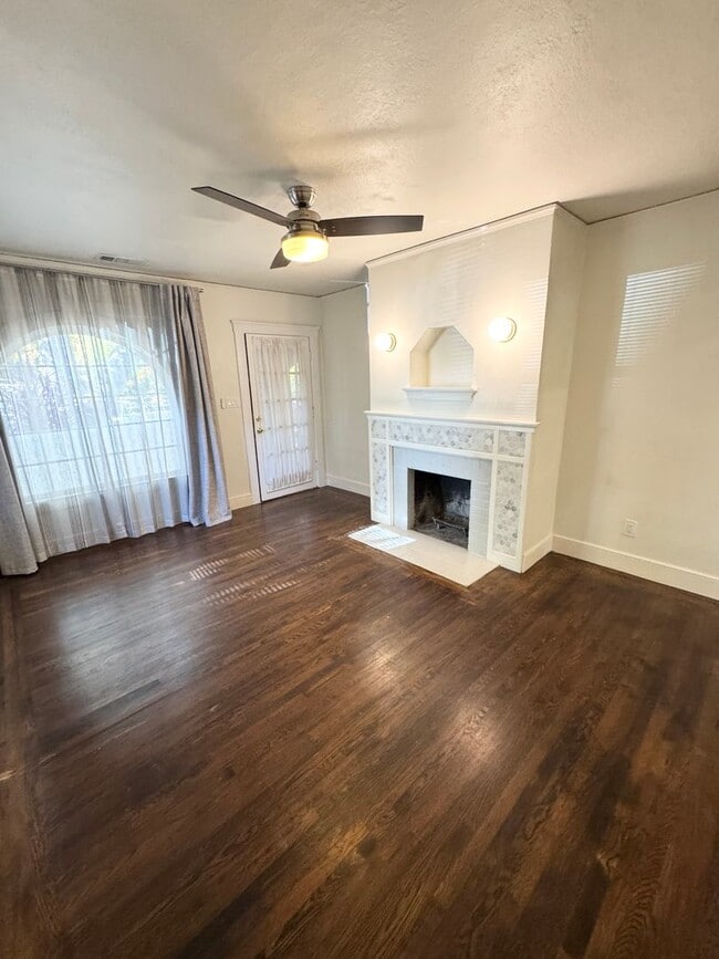 Building Photo - 2705-07 FREEPORT BLVD