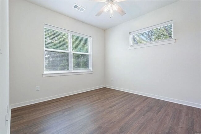 Foto del edificio - 605 Whitham Ave