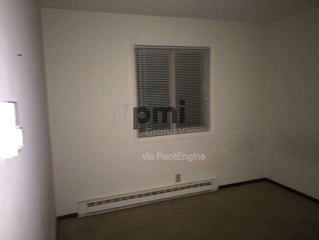 Building Photo - 371 Southland Dr