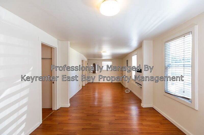 Primary Photo - 416 McAuley St