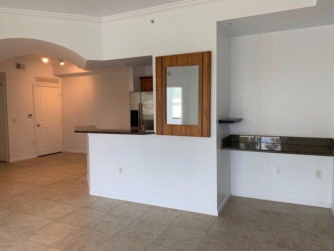 Foto del edificio - ANNUAL RENTAL - POSITANO PLACE 1 BED 1 BAT...