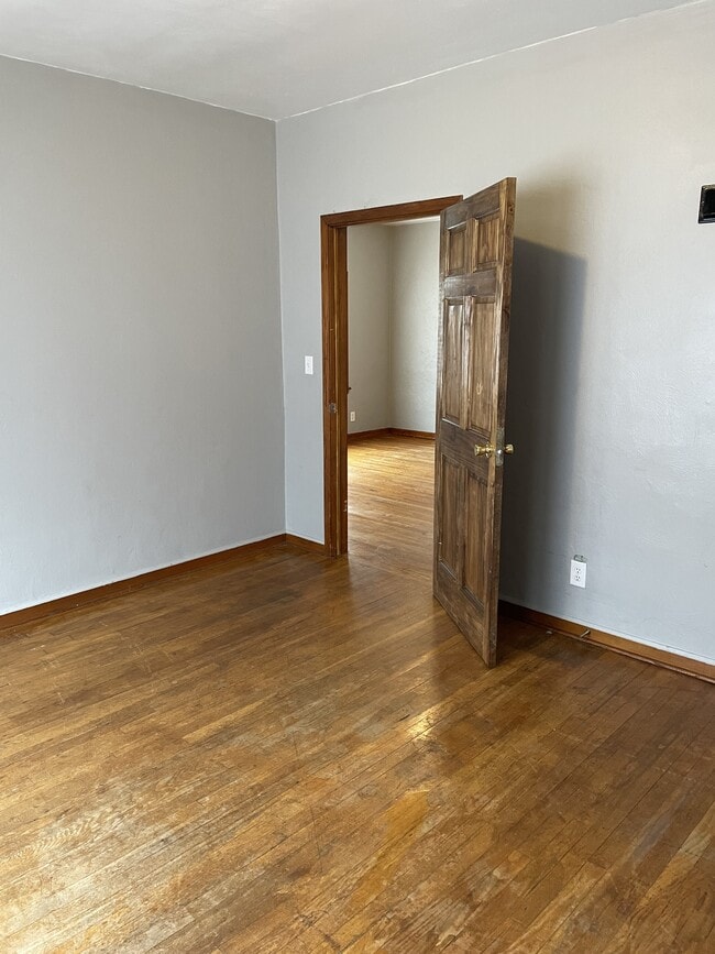 Building Photo - 426 Kosciuszko St