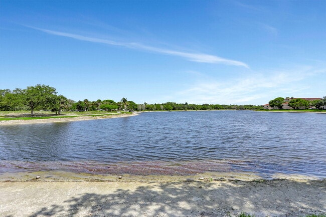 Building Photo - 2850 Carambola Cir S