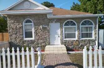 Building Photo - 1310 W 25th St