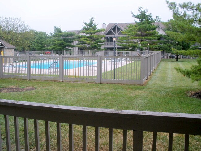 Foto del edificio - 2727 Greystone Dr