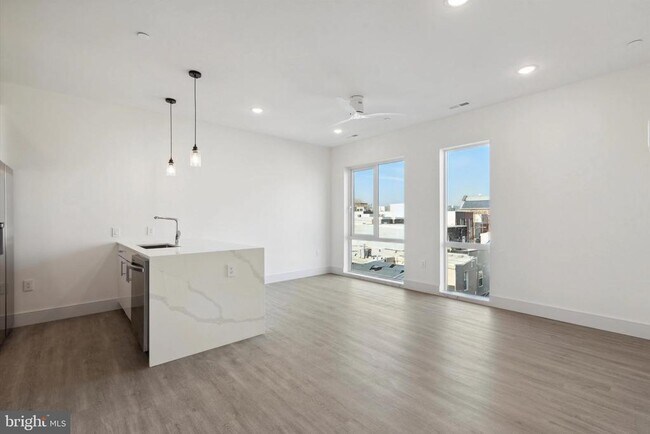 Foto del edificio - 1221 E Fletcher St