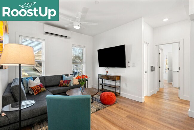 Foto del edificio - Furnished Bedroom with Private Bath in Mission Hill