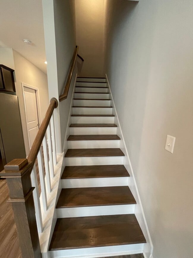 Building Photo - 3 Bedrooms, 2.5 Baths 2-story townhome