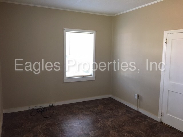Foto del edificio - AVAILABLE NOW!