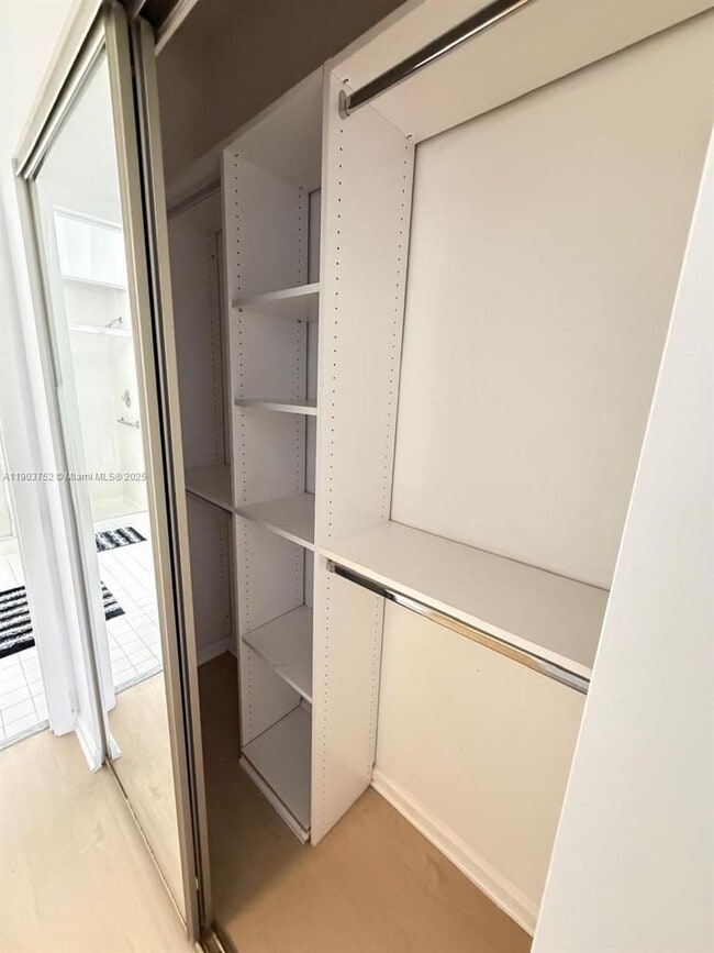 Foto del edificio - 11690 Briarwood Cir