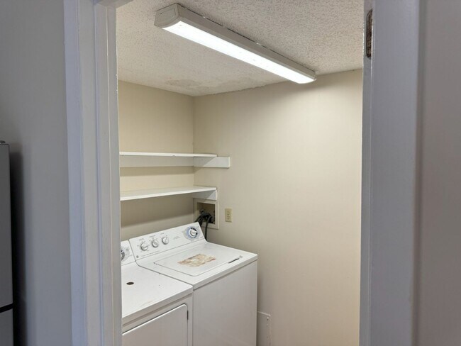 Foto del edificio - Spacious Affordable Townhome