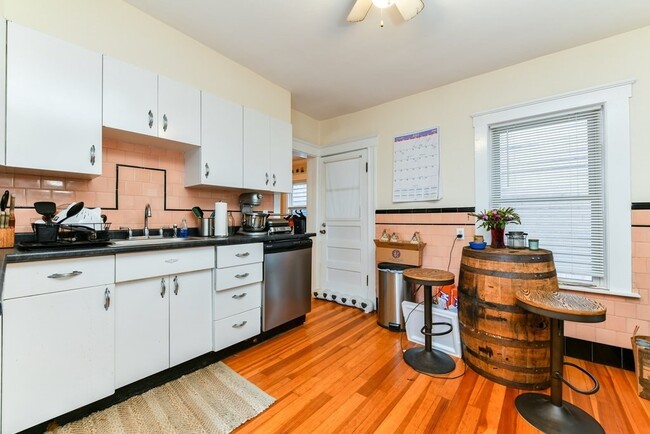 Foto del edificio - 419 E 7th St