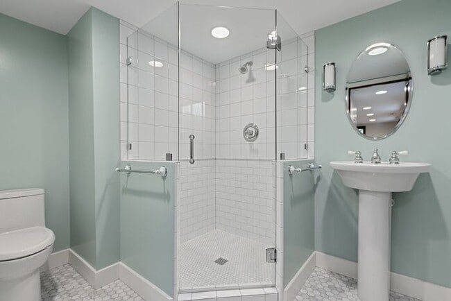 Building Photo - Charming North Admiral Tudor w/ Central AC