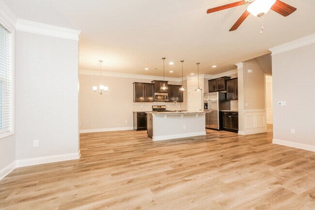 Foto del edificio - 7435 Birchshire Dr