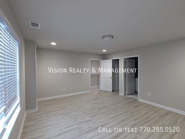 Foto del edificio - 8334 Triple Crown Dr