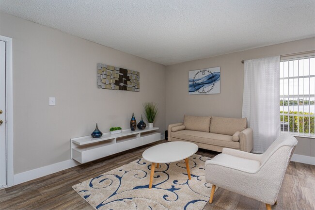 Interior Photo - The Landings at Pembroke Lakes