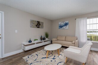 Interior Photo - The Landings at Pembroke Lakes