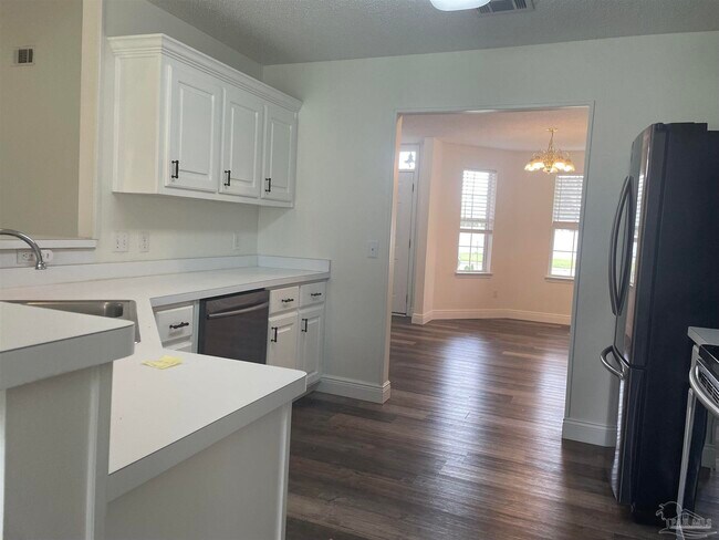 Building Photo - 1797 Cedrus Ln