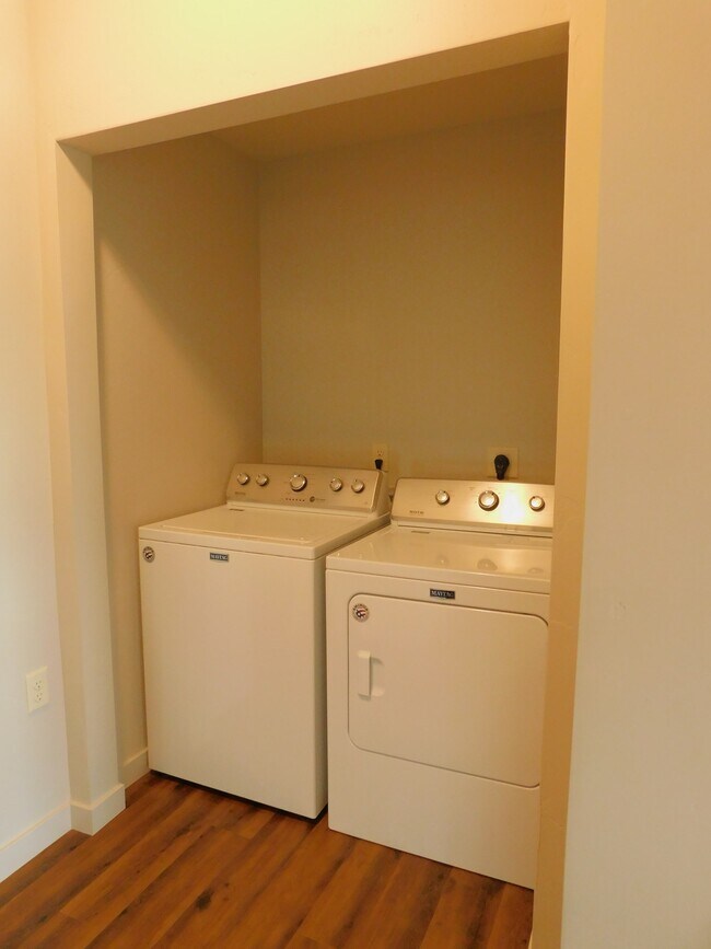 Foto del edificio - 100 Woodlands Wy