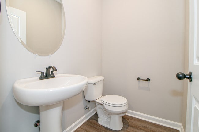 Building Photo - 1115-H5 Hillwood Dr