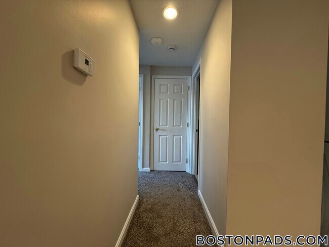 Foto del edificio - 13-27 Kenmar Dr.