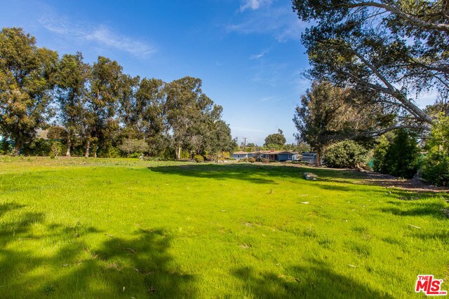 Building Photo - 6965 Fernhill Dr