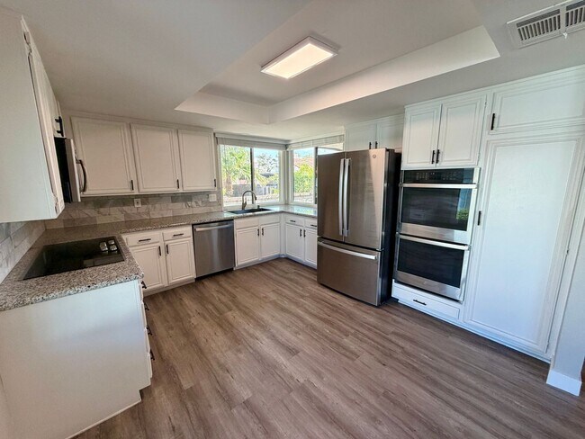 Foto del edificio - Wonderful Townhome in SE Vegas.