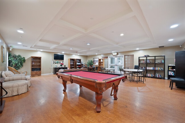 Foto del edificio - Hayward Village Senior Apartments