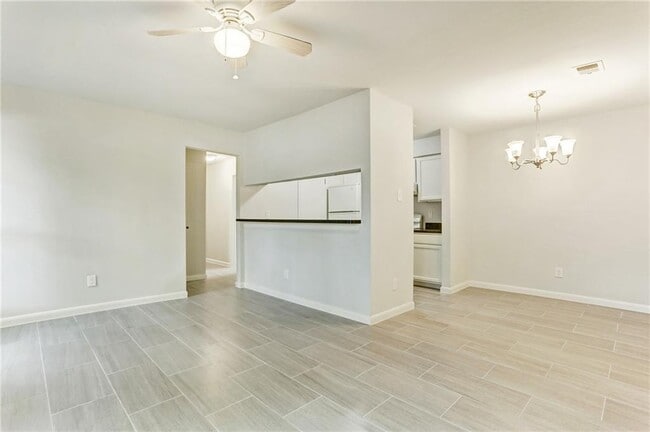 Building Photo - 6800 Wentworth Dr