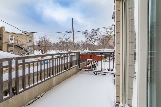 Building Photo - 1227 W Arthington St