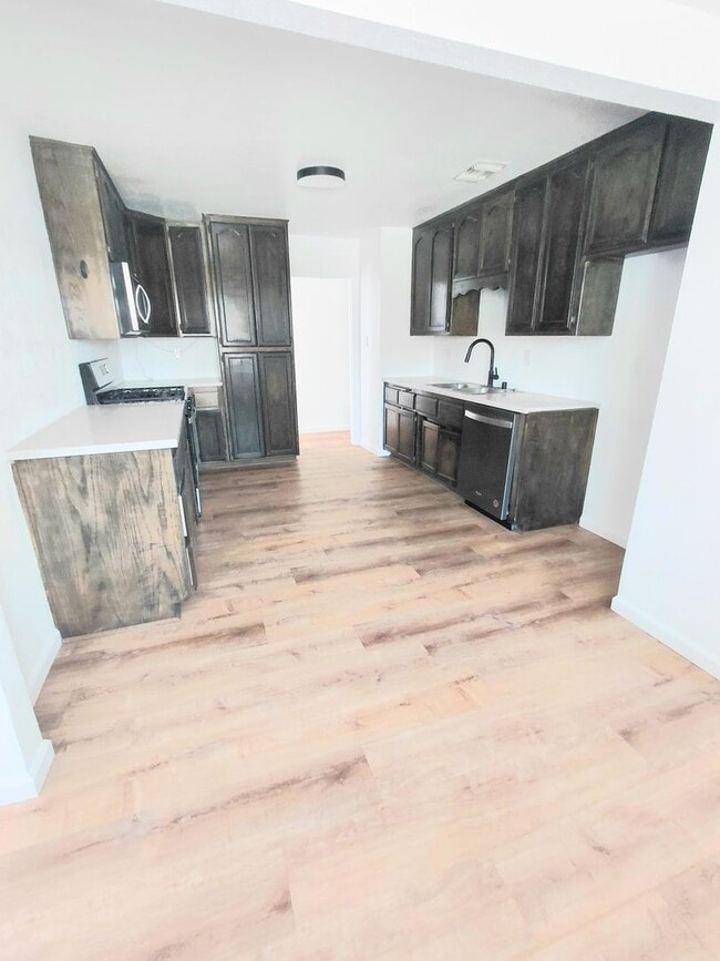 Building Photo - **232 Woodham Ave Barstow** Beautiful Spac...