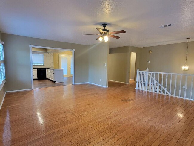 Foto del edificio - 3222 River Valley Dr