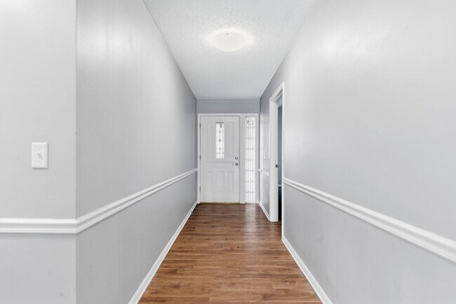 Building Photo - 3460 E Catalpa St