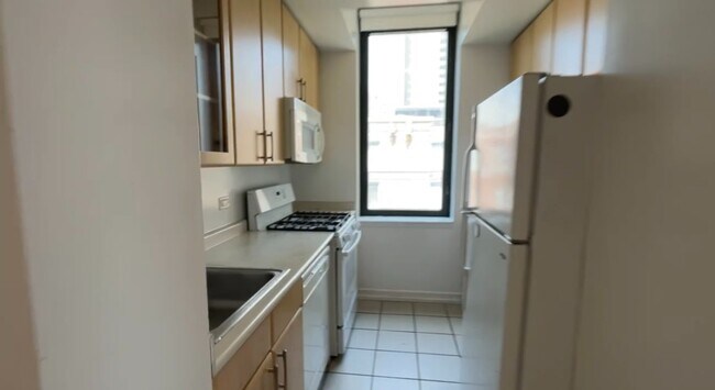 Foto del edificio - 2 S End Ave