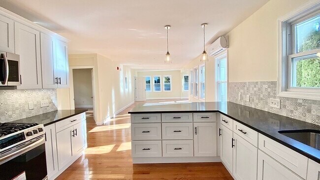 Building Photo - 11 Herbertson Rd