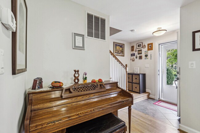 Building Photo - 8507 Hazelwood Dr