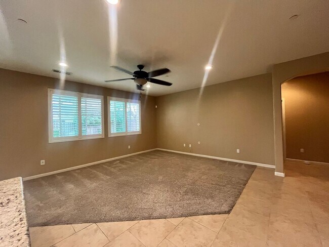 Foto del edificio - 2126 N Lindsay Ct