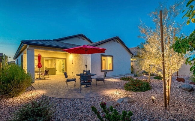 Foto del edificio - 10819 W Swayback Pass