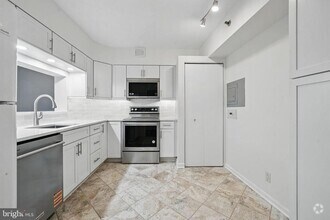 Building Photo - 1805 Crystal Dr