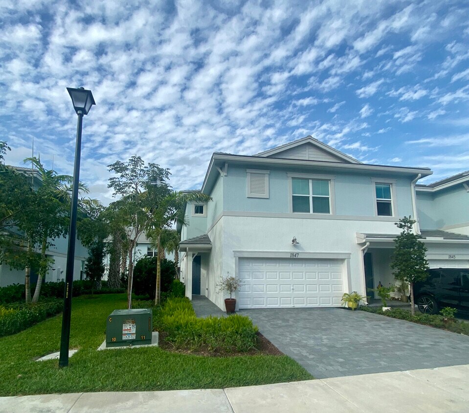Foto principal - 1847 Sandpiper Pointe Pl