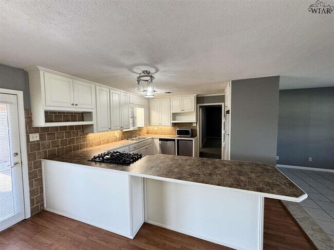 Building Photo - 4641 Cascades Dr