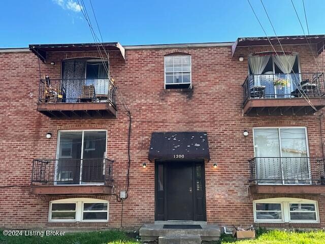 Primary Photo - 1300 Oakwood Ave