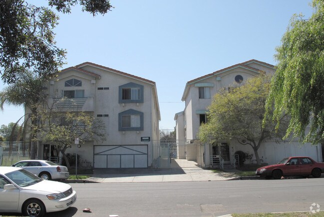 Building Photo - 5430 W 93rd St