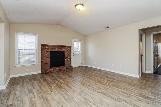 Foto del edificio - 796 Indian Lake Dr NW