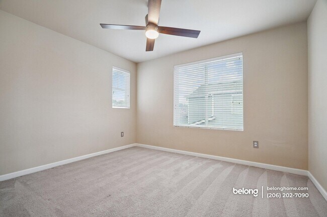 Foto del edificio - 16112-16181 81 Ave E