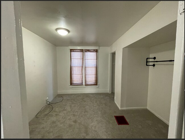 Foto del edificio - 64 E North St